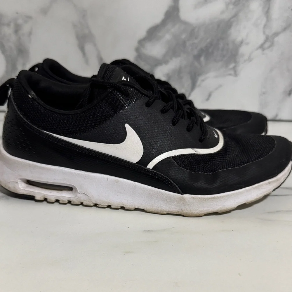 Nike Air Max Thea Black and White W7.5 Sneakers